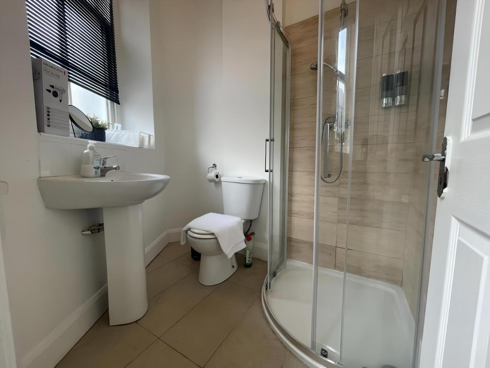 Cork City En-Suite Single Room ภายนอก รูปภาพ